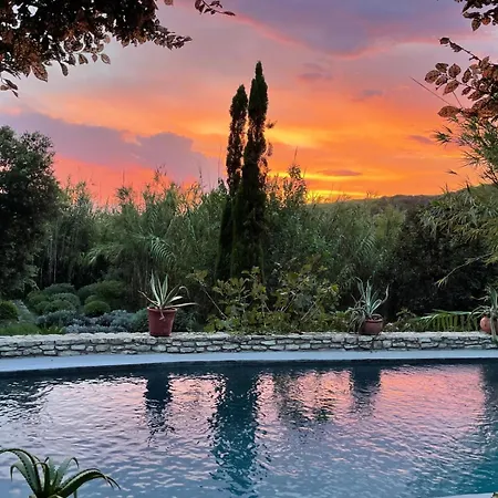 Bed & Breakfast Domaine Du Couvent De Saint Julien